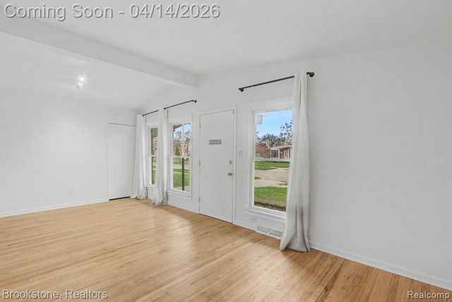 29242 Shirley Avenue, Madison Heights, MI 48071