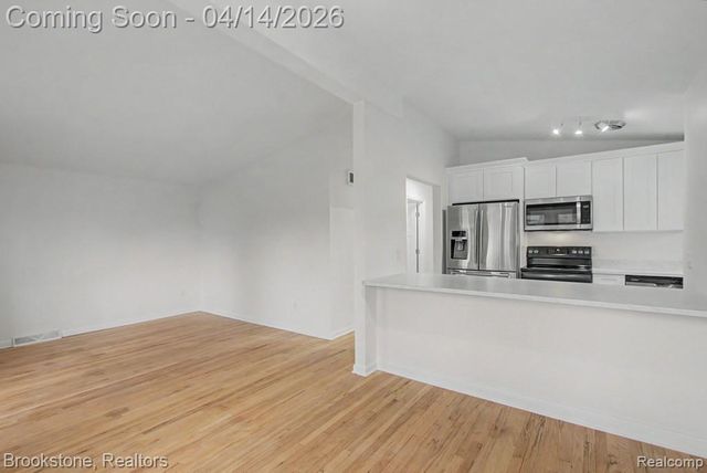 29242 Shirley Avenue, Madison Heights, MI 48071