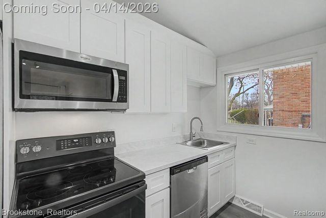 29242 Shirley Avenue, Madison Heights, MI 48071