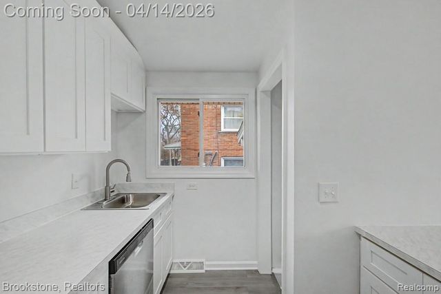 29242 Shirley Avenue, Madison Heights, MI 48071