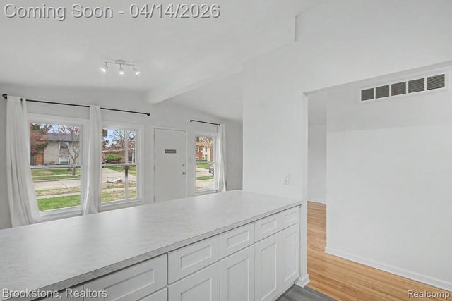 29242 Shirley Avenue, Madison Heights, MI 48071