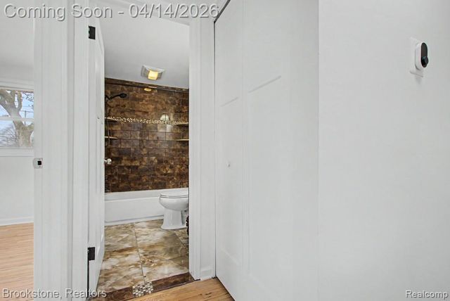 29242 Shirley Avenue, Madison Heights, MI 48071