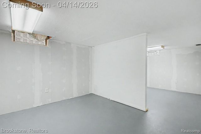 29242 Shirley Avenue, Madison Heights, MI 48071