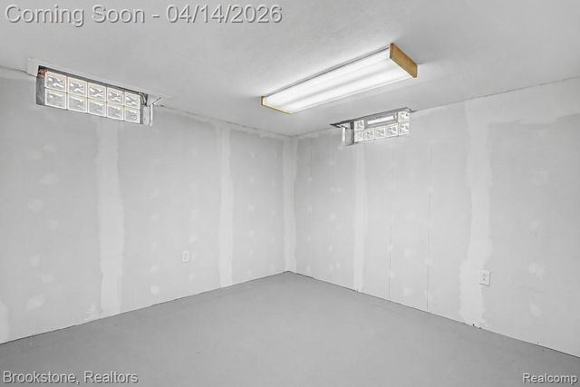 29242 Shirley Avenue, Madison Heights, MI 48071