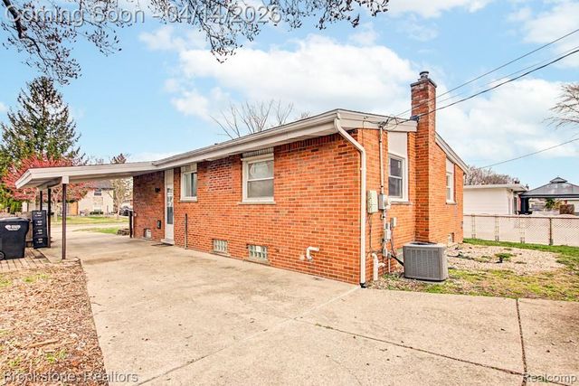 29242 Shirley Avenue, Madison Heights, MI 48071