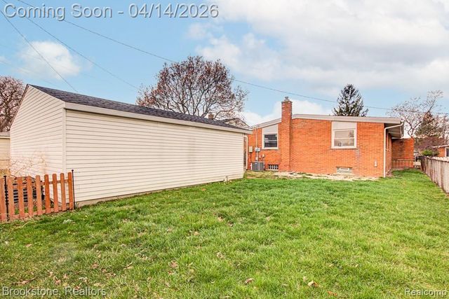 29242 Shirley Avenue, Madison Heights, MI 48071