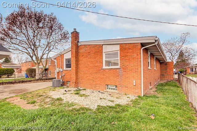 29242 Shirley Avenue, Madison Heights, MI 48071