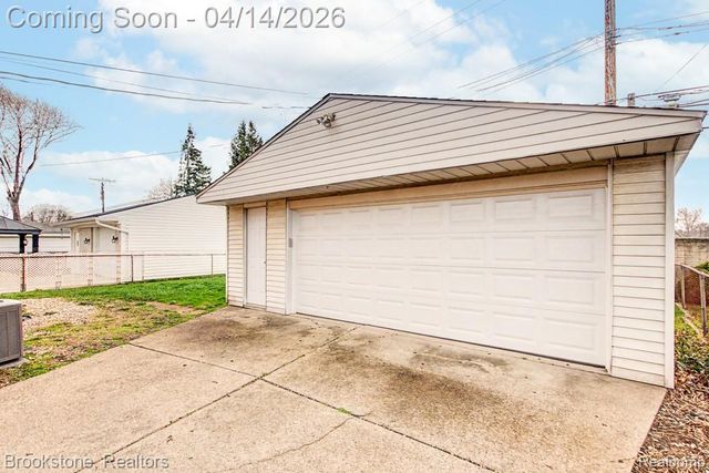 29242 Shirley Avenue, Madison Heights, MI 48071