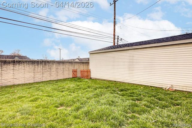 29242 Shirley Avenue, Madison Heights, MI 48071