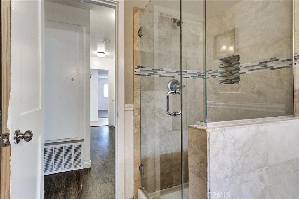 Image 16 of property listing at 19309 Caney, Carson, CA 90746