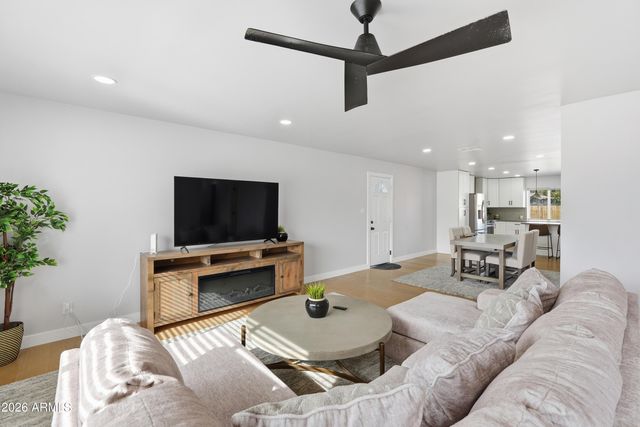8626 E ROANOKE Avenue, Scottsdale, AZ 85257