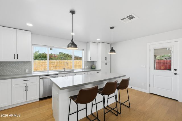 8626 E ROANOKE Avenue, Scottsdale, AZ 85257