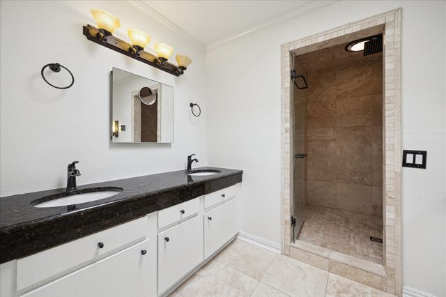 222 Litchfield Lane, Houston, TX 77024