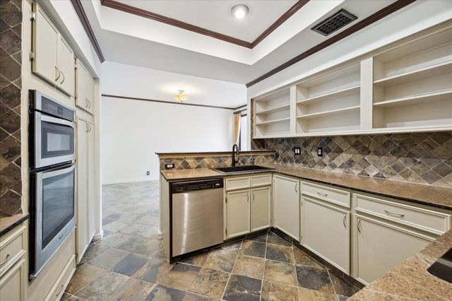 222 Litchfield Lane, Houston, TX 77024