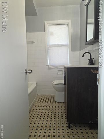 19350 Huntington Road, Detroit, MI 48219