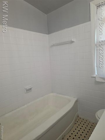 19350 Huntington Road, Detroit, MI 48219