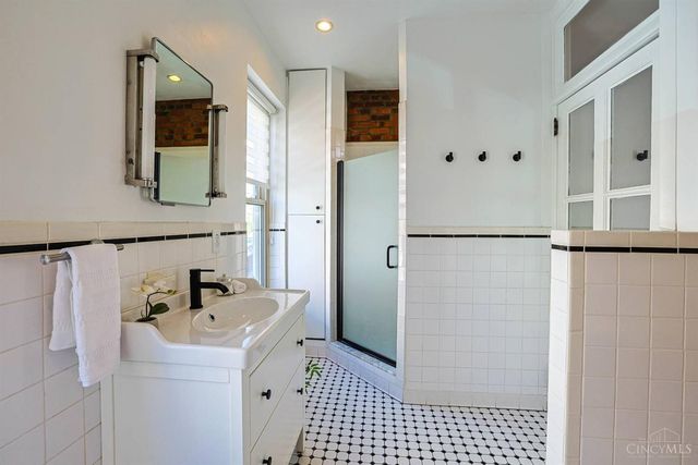 323 Milton Street, Cincinnati, OH 45202