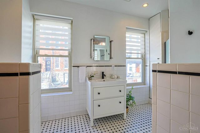 323 Milton Street, Cincinnati, OH 45202