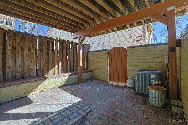 323 Milton Street, Cincinnati, OH 45202