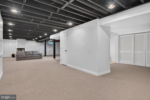 70 BARRE DR, Lancaster, PA 17601