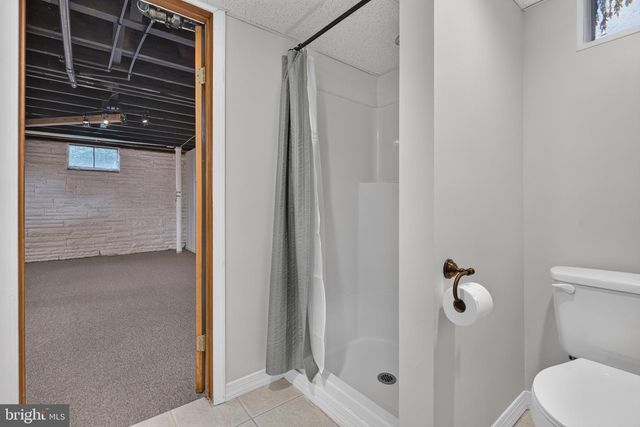 70 BARRE DR, Lancaster, PA 17601