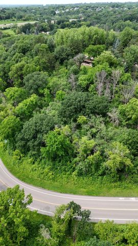 2685 Carver Avenue E, Maplewood, MN 55119