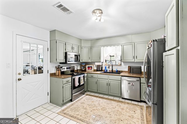 121 Barnesdale Drive, Warner Robins, GA 31093
