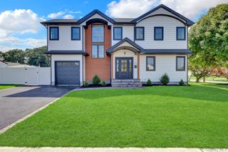 1370 Noel Court, Merrick, NY 11566
