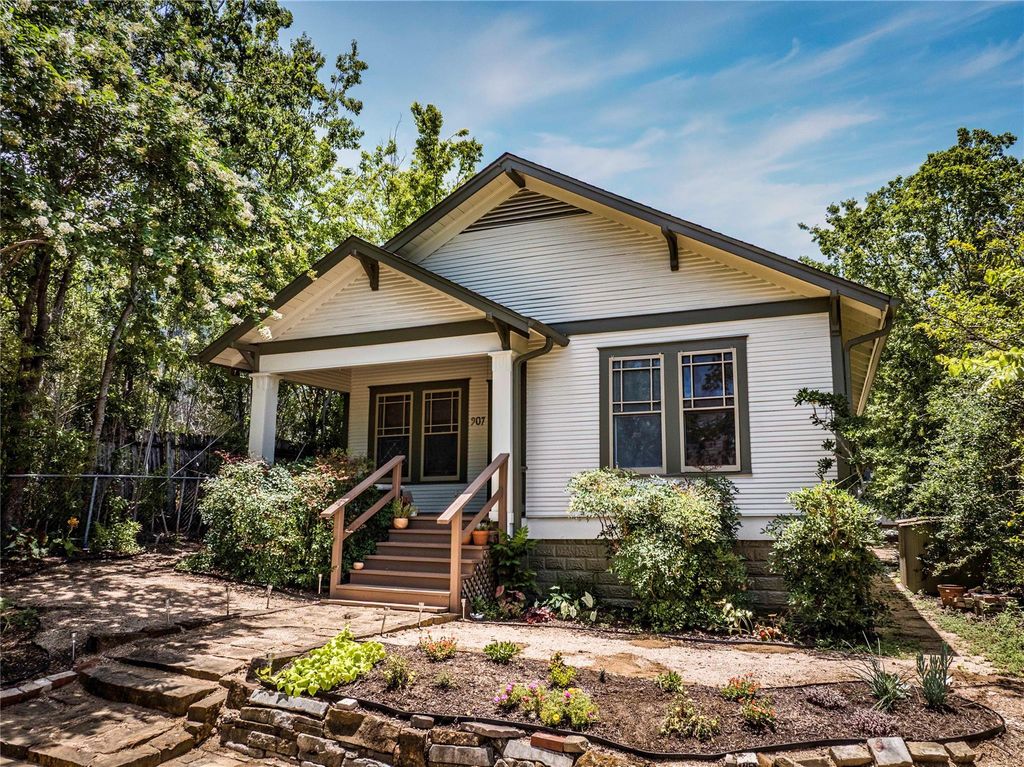 907 E 15th ST, Austin, TX 78702