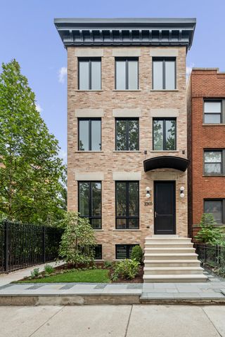 3505 N Greenview Avenue, Chicago, IL 60657