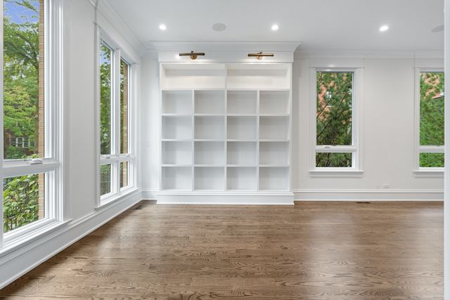 3505 N Greenview Avenue, Chicago, IL 60657