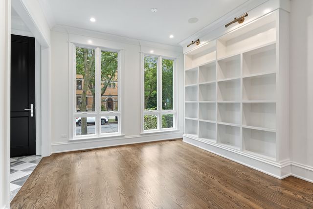 3505 N Greenview Avenue, Chicago, IL 60657