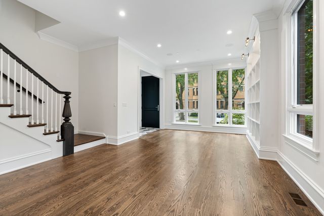 3505 N Greenview Avenue, Chicago, IL 60657