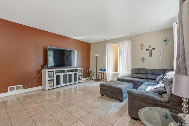 9618 E 113th Avenue, Henderson, CO 80640