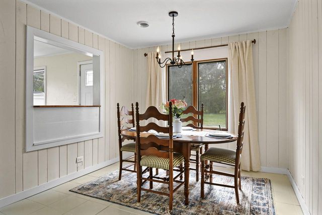 W9370 Burr LANE, Cambridge, WI 53523