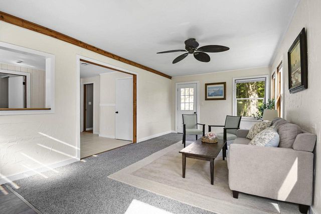 W9370 Burr LANE, Cambridge, WI 53523