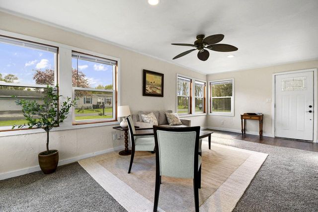 W9370 Burr LANE, Cambridge, WI 53523