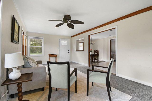 W9370 Burr LANE, Cambridge, WI 53523