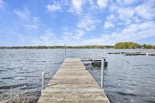 W9370 Burr LANE, Cambridge, WI 53523