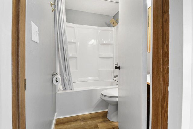 W9370 Burr LANE, Cambridge, WI 53523