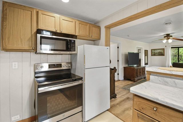 W9370 Burr LANE, Cambridge, WI 53523