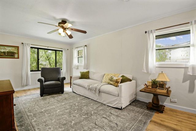 W9370 Burr LANE, Cambridge, WI 53523