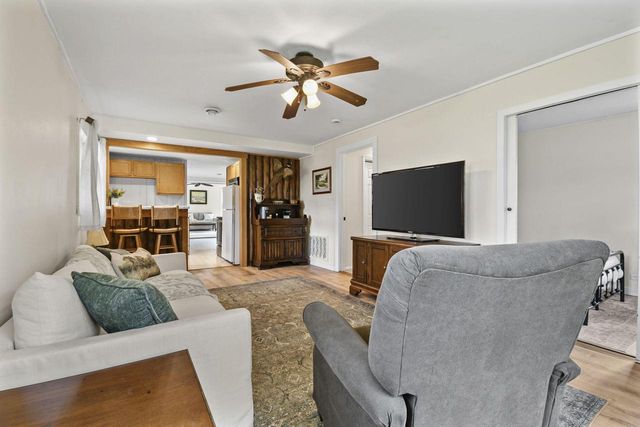 W9370 Burr LANE, Cambridge, WI 53523