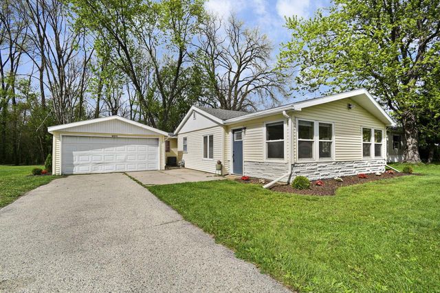 W9370 Burr LANE, Cambridge, WI 53523