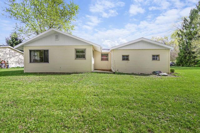 W9370 Burr LANE, Cambridge, WI 53523