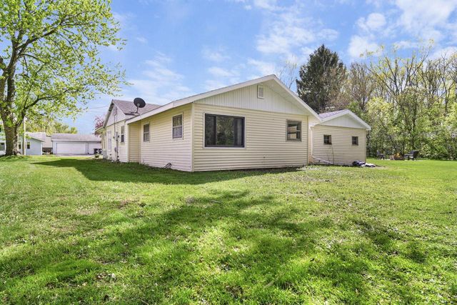W9370 Burr LANE, Cambridge, WI 53523