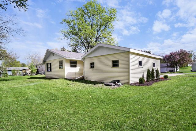 W9370 Burr LANE, Cambridge, WI 53523