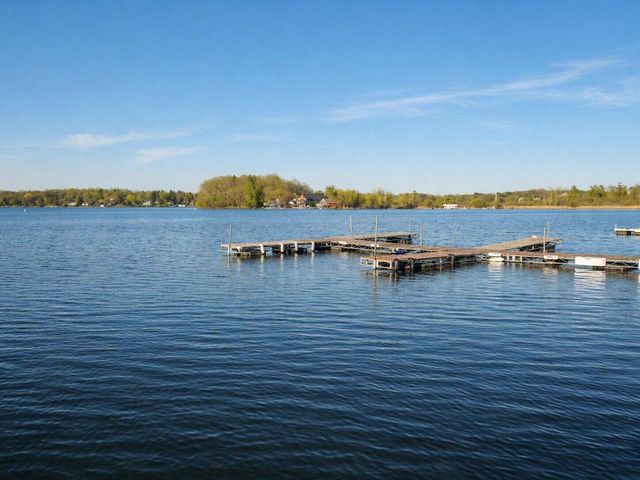 W9370 Burr LANE, Cambridge, WI 53523