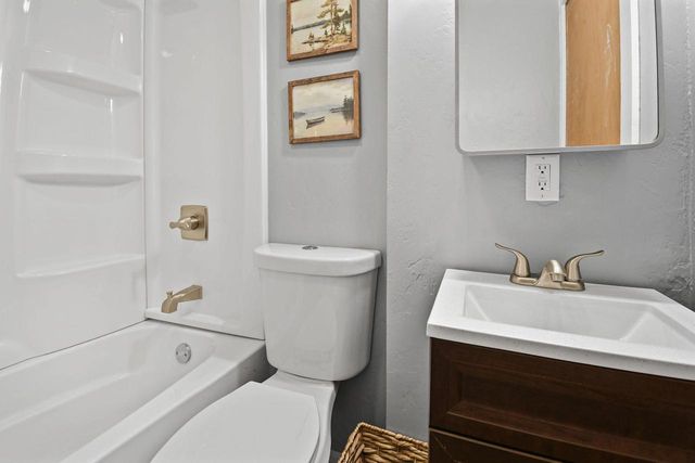 W9370 Burr LANE, Cambridge, WI 53523