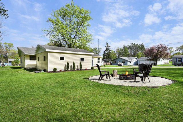 W9370 Burr LANE, Cambridge, WI 53523